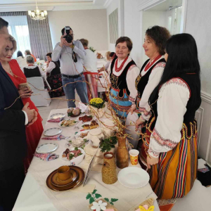 Członkinie Kół Gospodyń Wiejskich przy swoim stoisku.