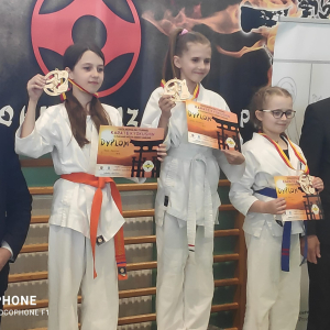 Karatecy podczas wręczenia nagród.