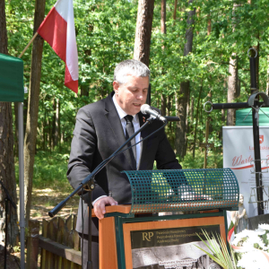 Wygłoszenie mów przez gości.