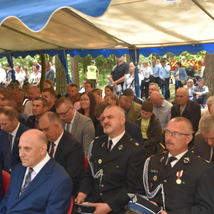 Zebrani goście i uczestnicy uroczystości.