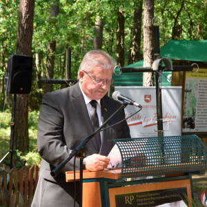 Wygłoszenie mów przez gości.