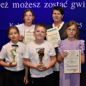 Zdjęcia z konkursu śpiewaczego.