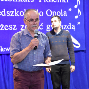 Zdjęcia z konkursu śpiewaczego.