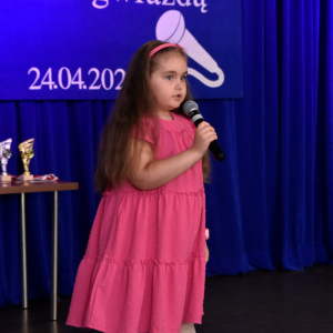 Zdjęcia z konkursu śpiewaczego.