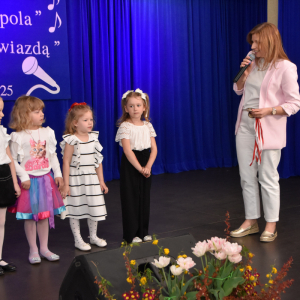 Zdjęcia z konkursu śpiewaczego.