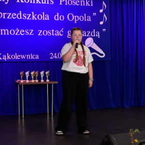 Zdjęcia z konkursu śpiewaczego.