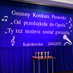 Zdjęcia z konkursu śpiewaczego.