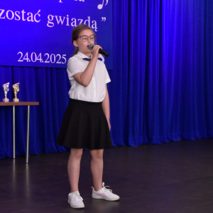 Zdjęcia z konkursu śpiewaczego.
