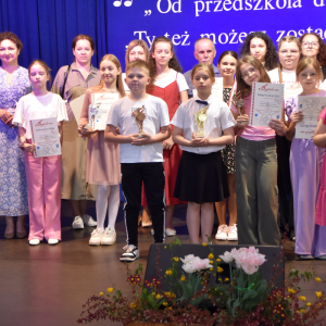 Zdjęcia z konkursu śpiewaczego.