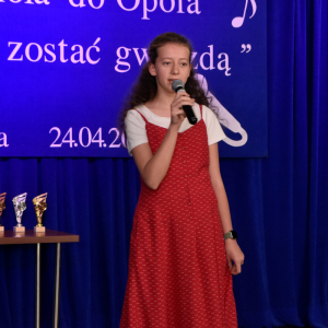 Zdjęcia z konkursu śpiewaczego.