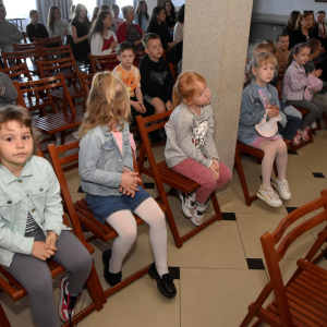 Zdjęcia z konkursu śpiewaczego.