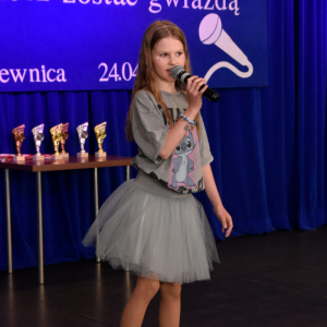 Zdjęcia z konkursu śpiewaczego.