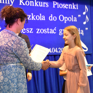 Zdjęcia z konkursu śpiewaczego.