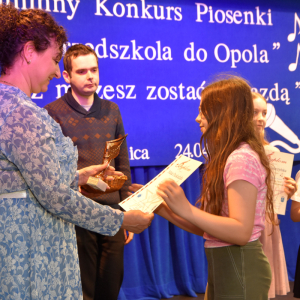 Zdjęcia z konkursu śpiewaczego.
