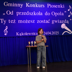 Zdjęcia z konkursu śpiewaczego.