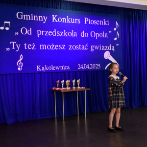 Zdjęcia z konkursu śpiewaczego.