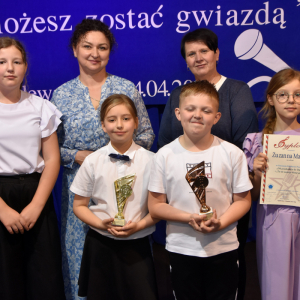 Zdjęcia z konkursu śpiewaczego.