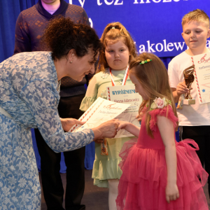 Zdjęcia z konkursu śpiewaczego.