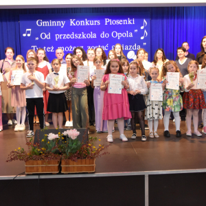 Zdjęcia z konkursu śpiewaczego.