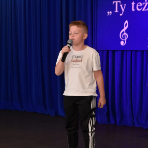 Zdjęcia z konkursu śpiewaczego.