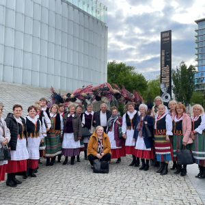 Zdjęcia zespołów.