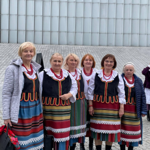 Zdjęcia zespołów.