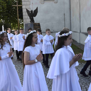 Zdjęcia z pierwszej komunii świętej.