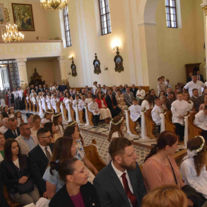 Zdjęcia z pierwszej komunii świętej.