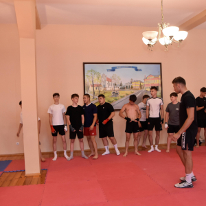 Zdjęcia z zajęć kickboxingu.