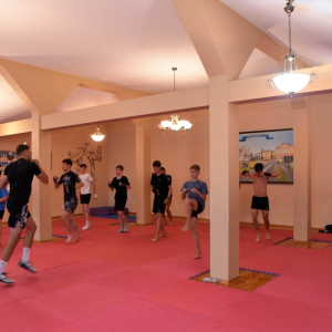 Zdjęcia z zajęć kickboxingu.