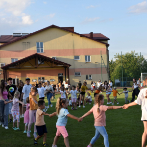 Zdjęcia z pomarańczowego pikniku.