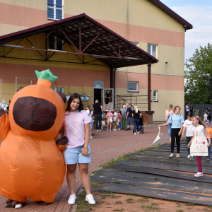 Zdjęcia z pomarańczowego pikniku.