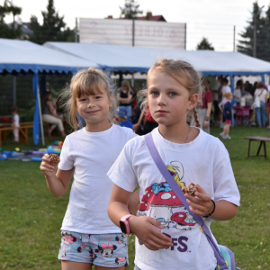 Zdjęcia z pomarańczowego pikniku.