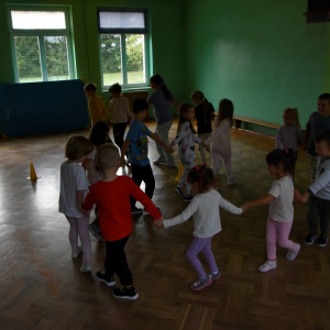 Zdjęcia z zajęć tańca dla przedszkolaków.