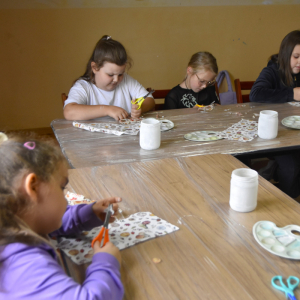 Zdjęcia z zajęć decoupage.