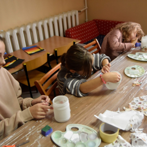 Zdjęcia z zajęć decoupage.