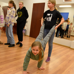 Uczestnicy "Nocy Kultury" w Gminnym Ośrodku Kultury podczas gier.