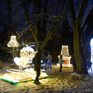 Uczestnicy wycieczki podczas zwiedzania Lumina Parku.