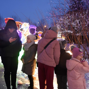 Uczestnicy wycieczki podczas zwiedzania Lumina Parku.