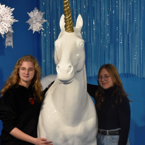 Uczestnicy wycieczki podczas pobytu w Selfie Station.