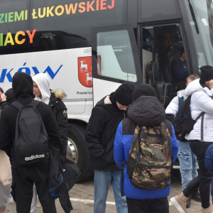 Uczestnicy wycieczki po dotarciu do celu podróży.